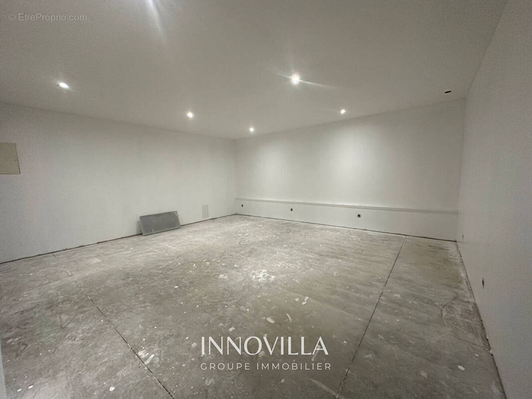 Commerce à LAPEYROUSE-FOSSAT