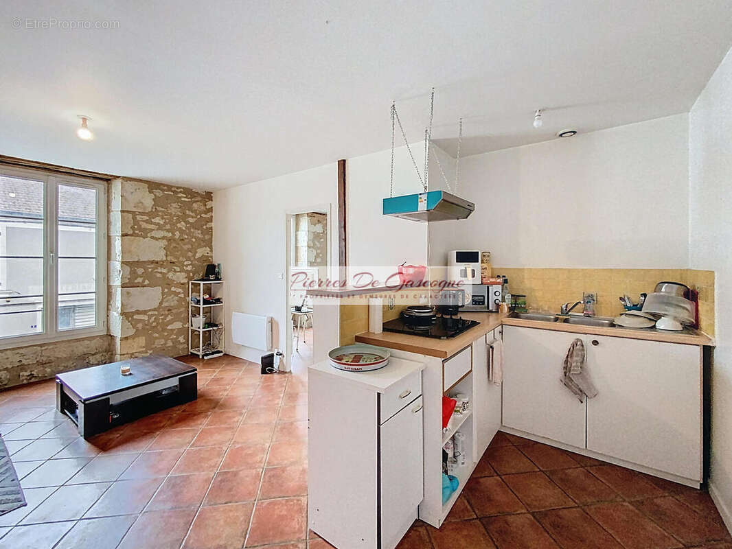 Appartement A 1er étage - Maison à VIC-FEZENSAC