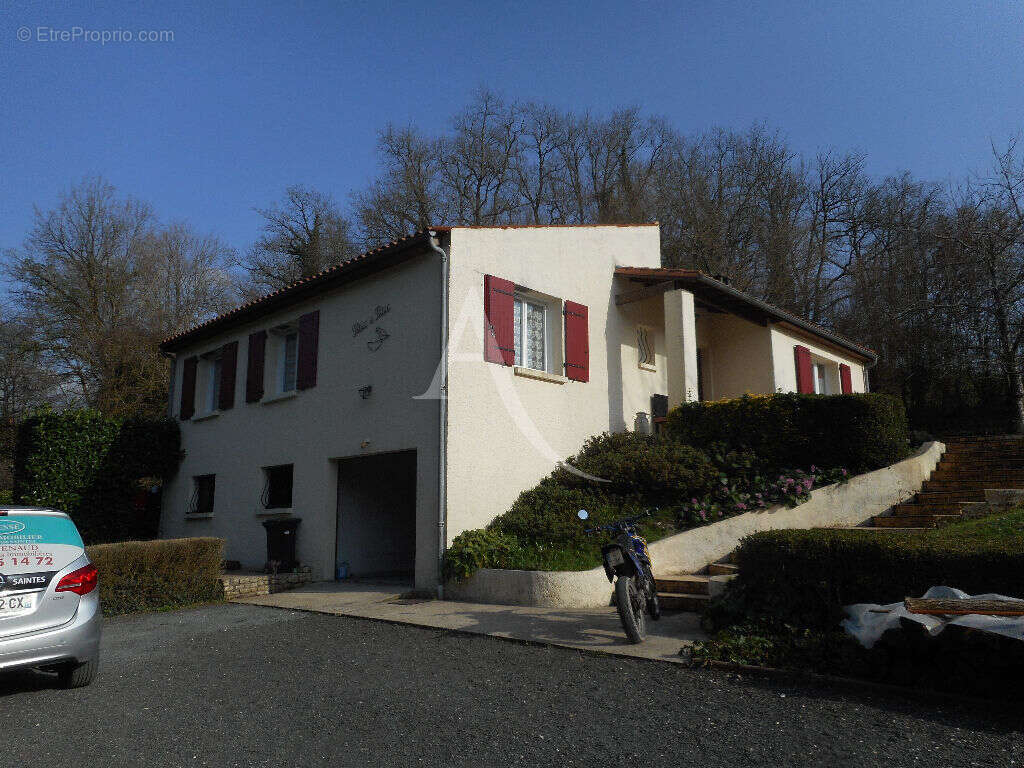Maison à BUSSAC-SUR-CHARENTE