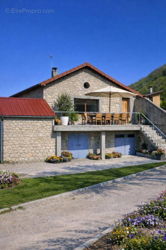 Maison à SAINT-EGREVE