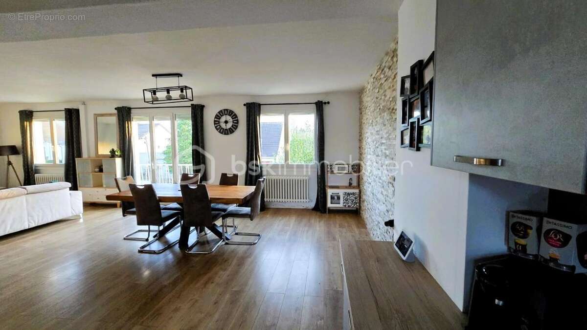 Maison à SAINTE-GENEVIEVE-DES-BOIS