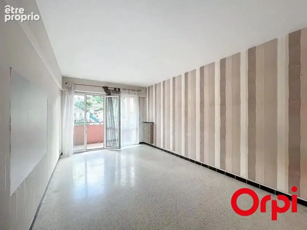 Menton – careï / gare routière : 3 pièces rénové avec balcons - photo 2