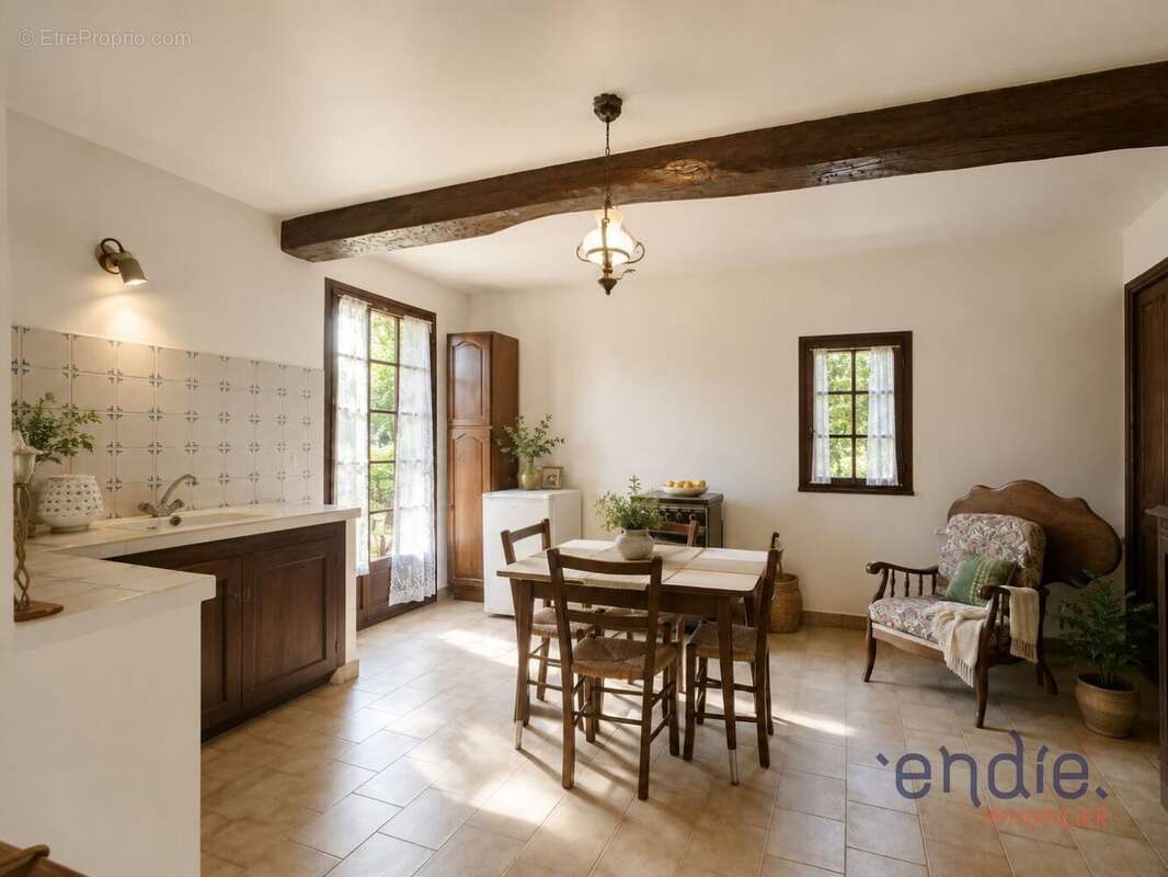 LORGUES - Authentique mas provençal à 300 m du centre ville, avec piscine. - photo 10