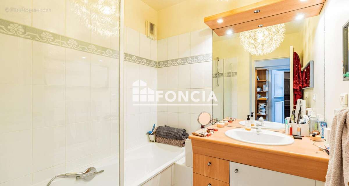 Appartement à PARIS-11E