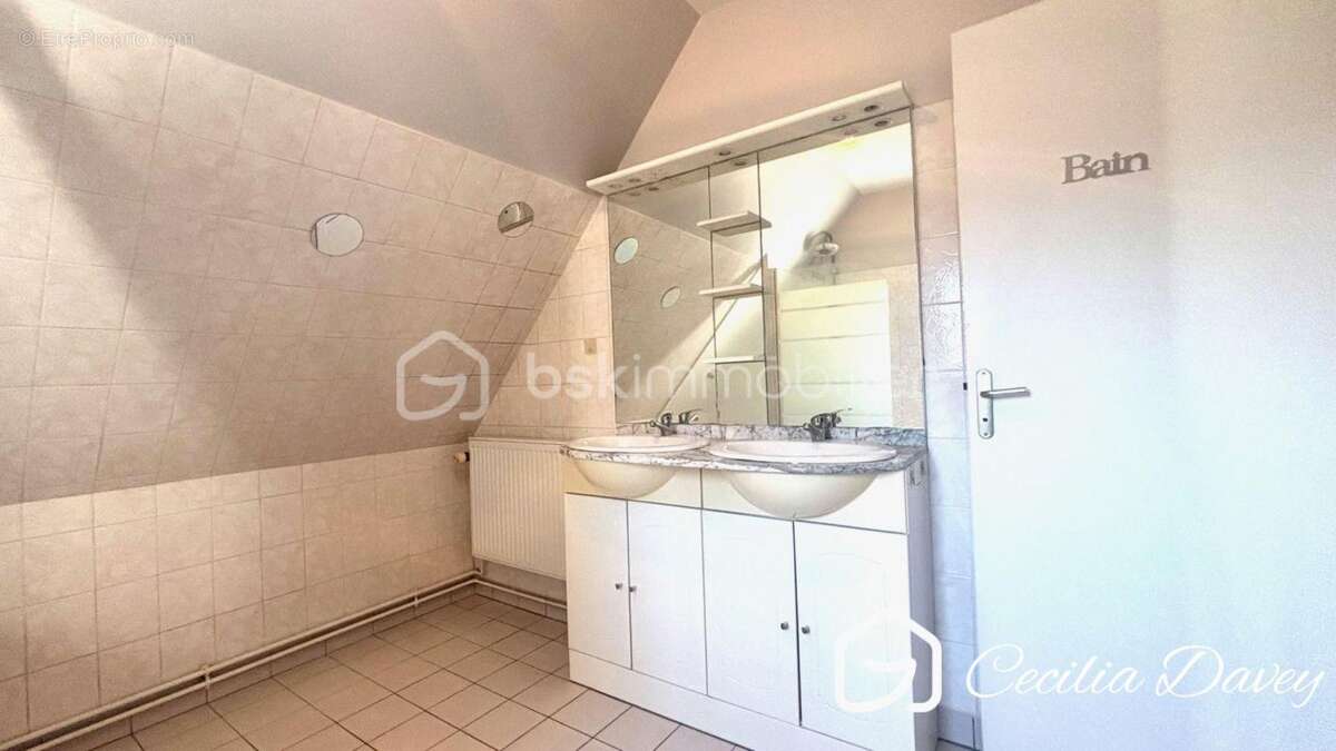 Appartement à VILLENEUVE-SUR-YONNE