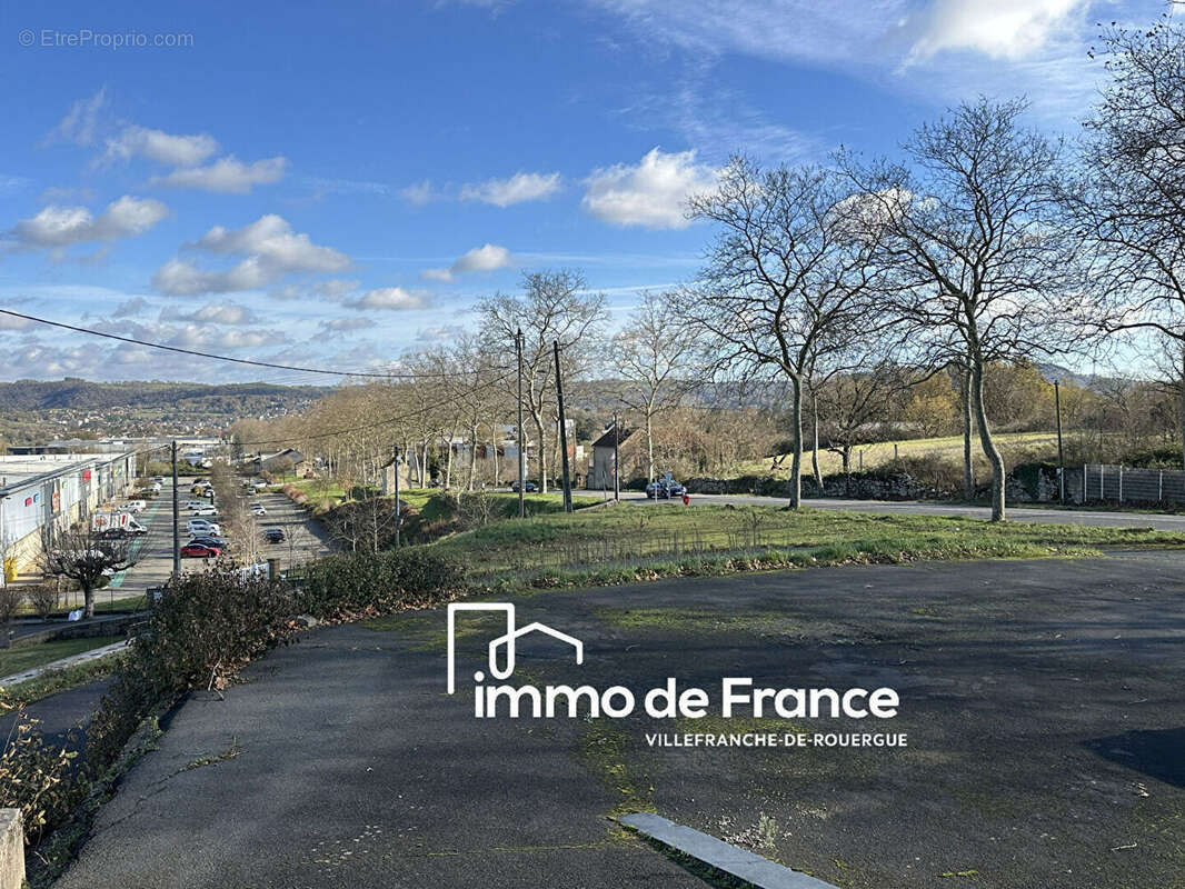 Villefranche De Rouergue, local de stockage, entrepôt de 500 m² , 400 m² en rez de chaussée + 100 m² a l'étage - photo 13