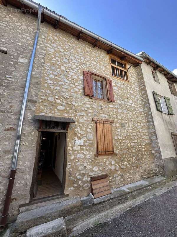 Maison à THORAME-HAUTE