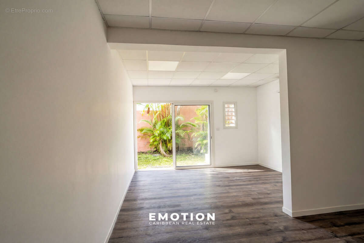 Maison à BAIE-MAHAULT