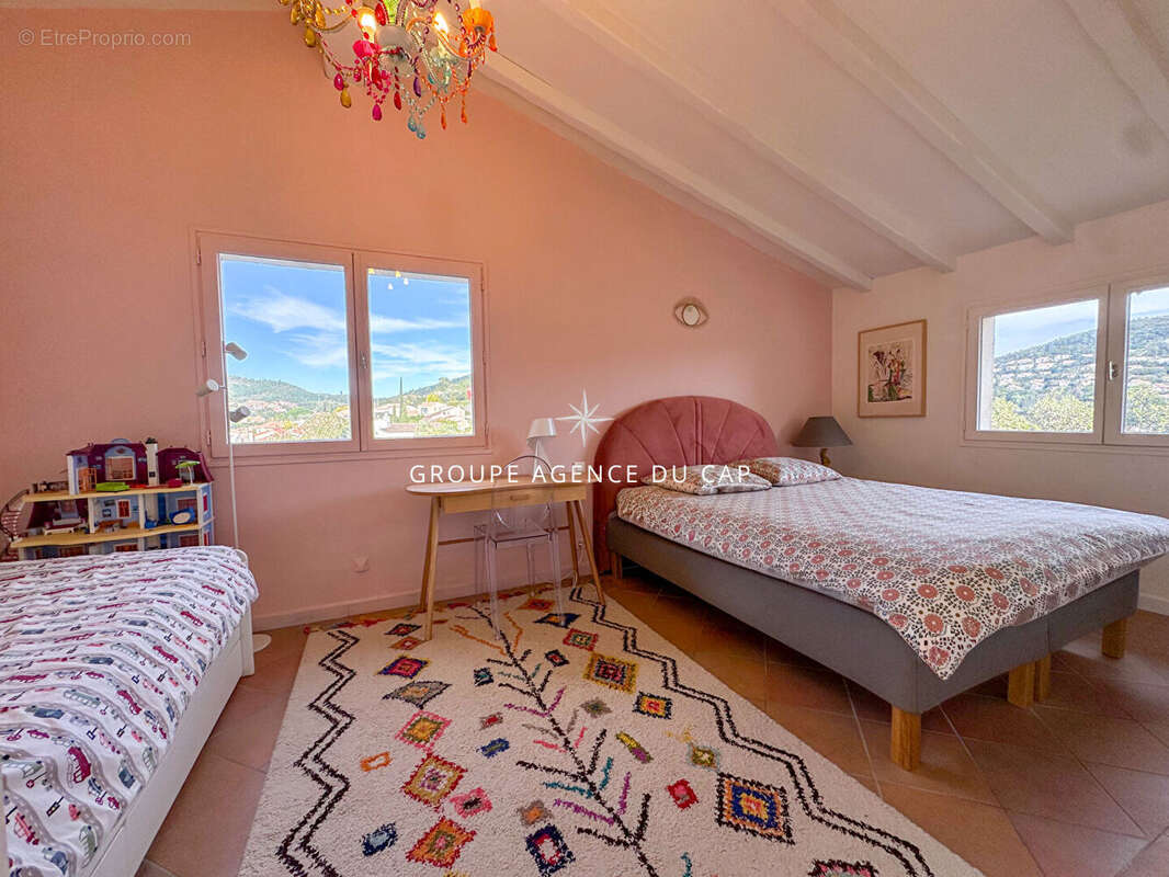 À vendre villa de 140m², 7pièces comprenant 5 chambres avec piscine, située aux issambres - photo 10