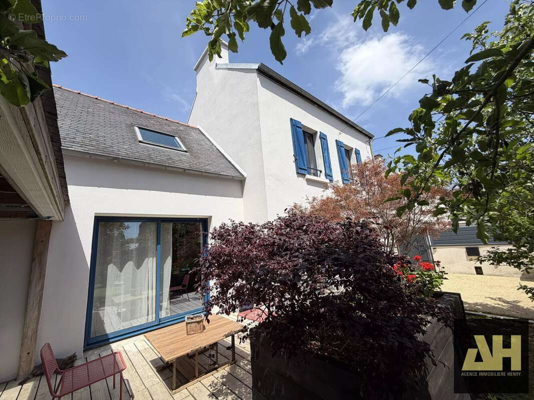 Maison à LE RELECQ-KERHUON