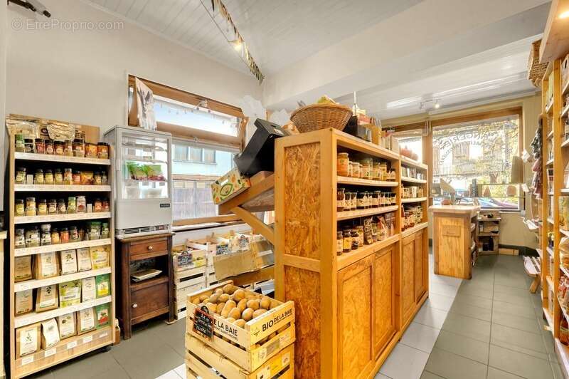 Commerce à L&#039;ISLE-EN-DODON