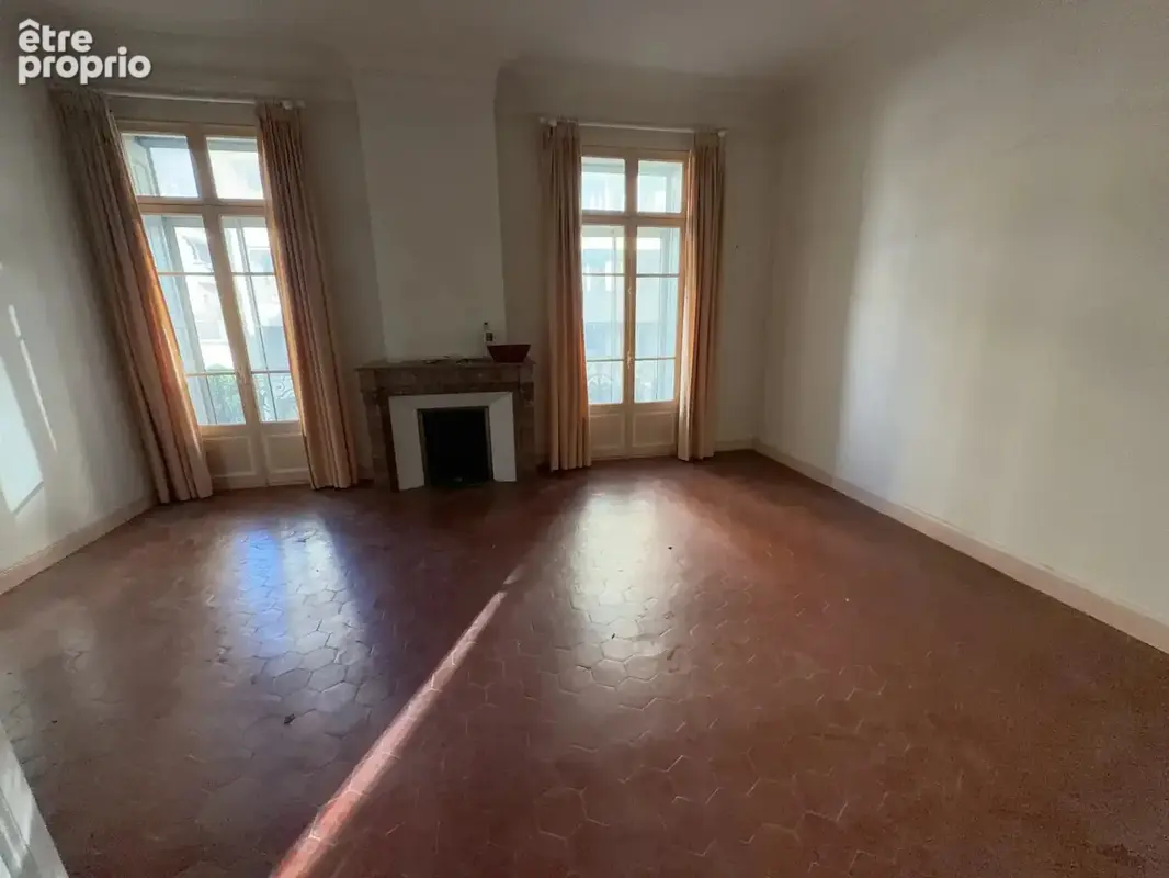 Immeuble de caractère, 3 apart, 1 local Ccial, garage 100 m2. - photo 2