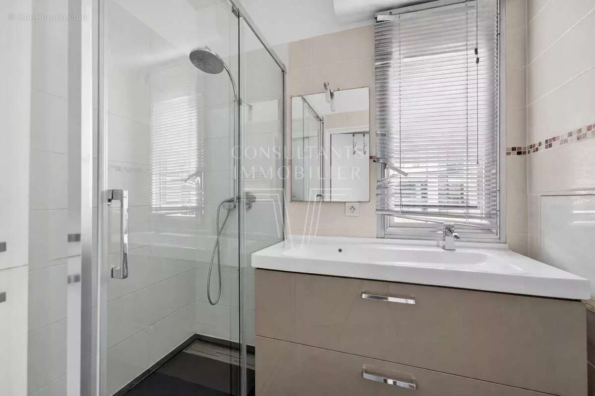 Appartement à NEUILLY-SUR-SEINE