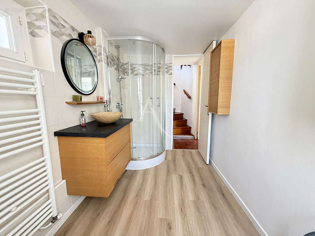 Maison 3 pièces, avec cave - proche commerces, écoles et transports - photo 7