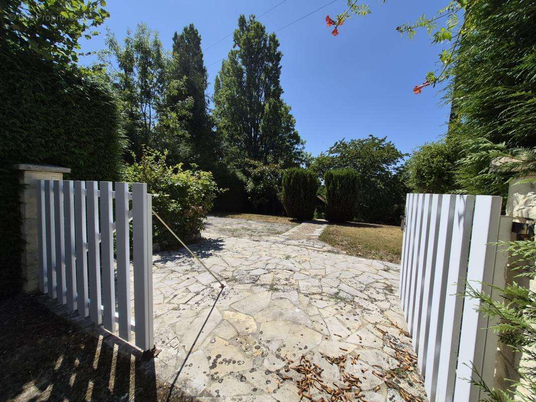 terrain loisirs, riviière avec eau/abri/pêche et pétanque - photo 3