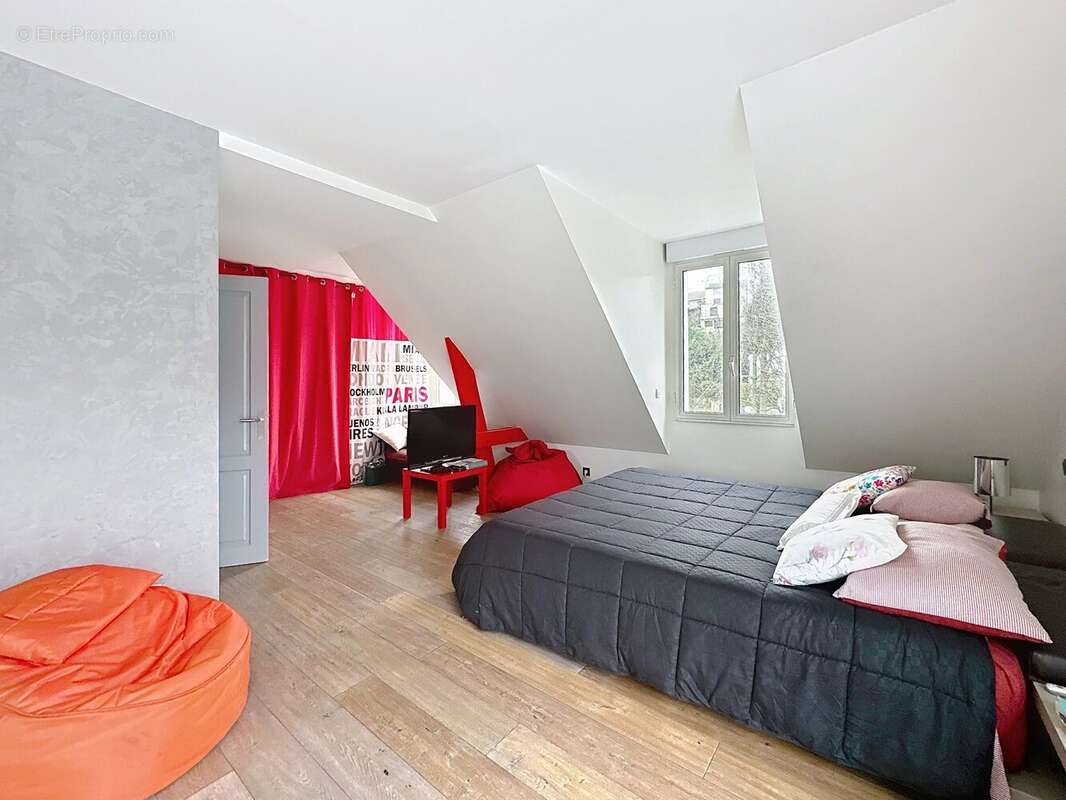 Maison à LE PERREUX-SUR-MARNE