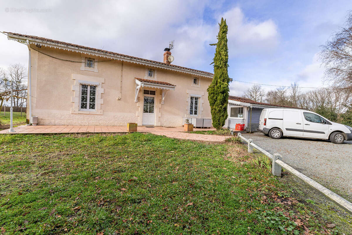 Maison à LOUCHATS