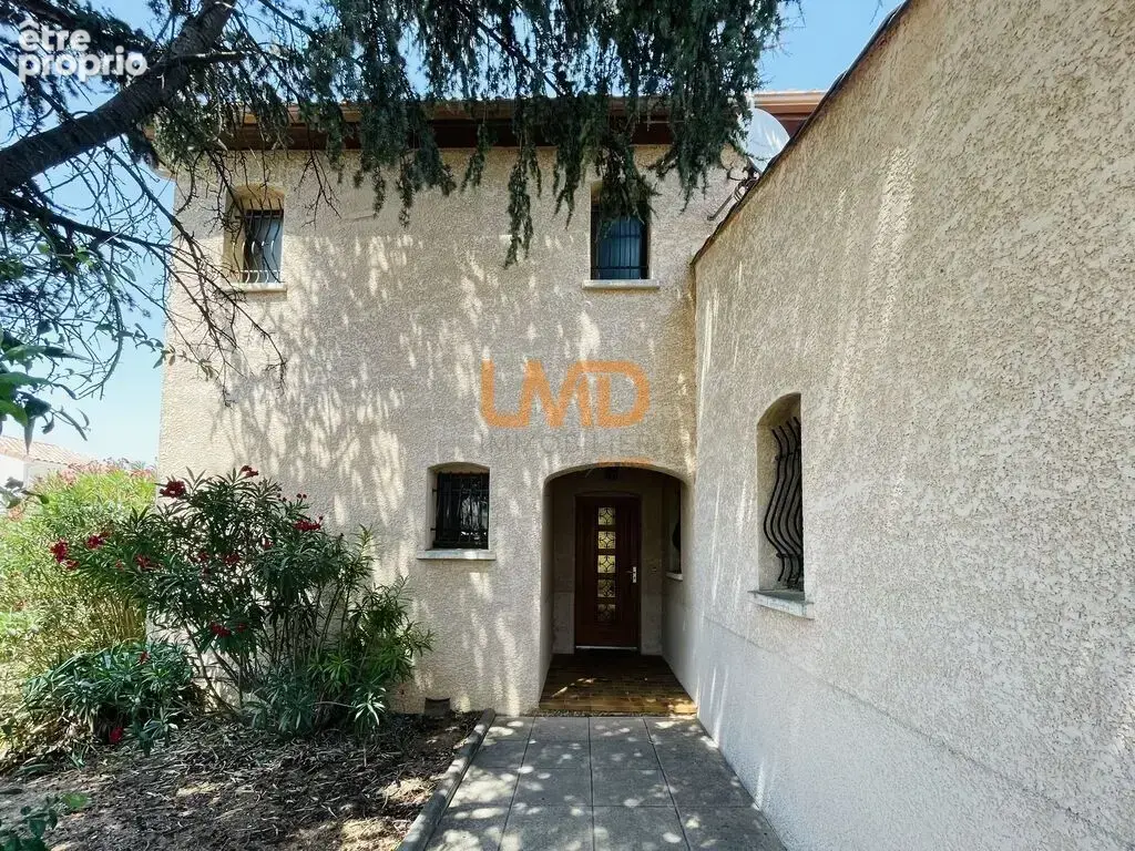 Propriété T5 avec piscine, parc, garages - photo 3