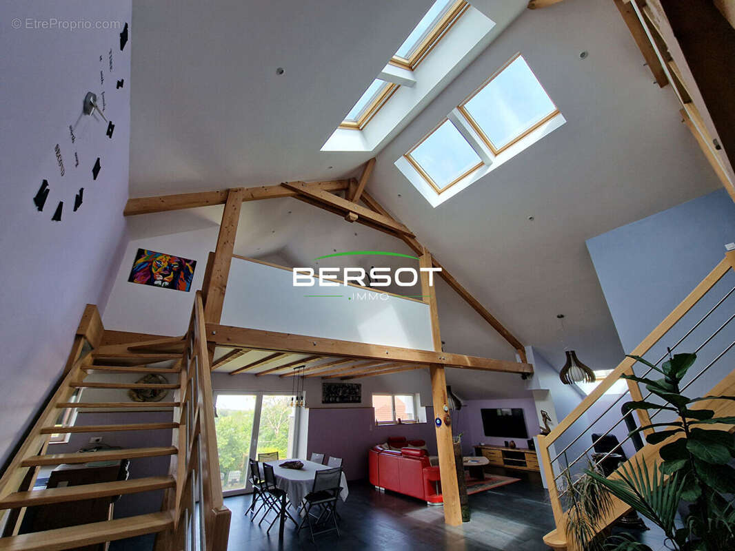 Maison à VERCEL-VILLEDIEU-LE-CAMP