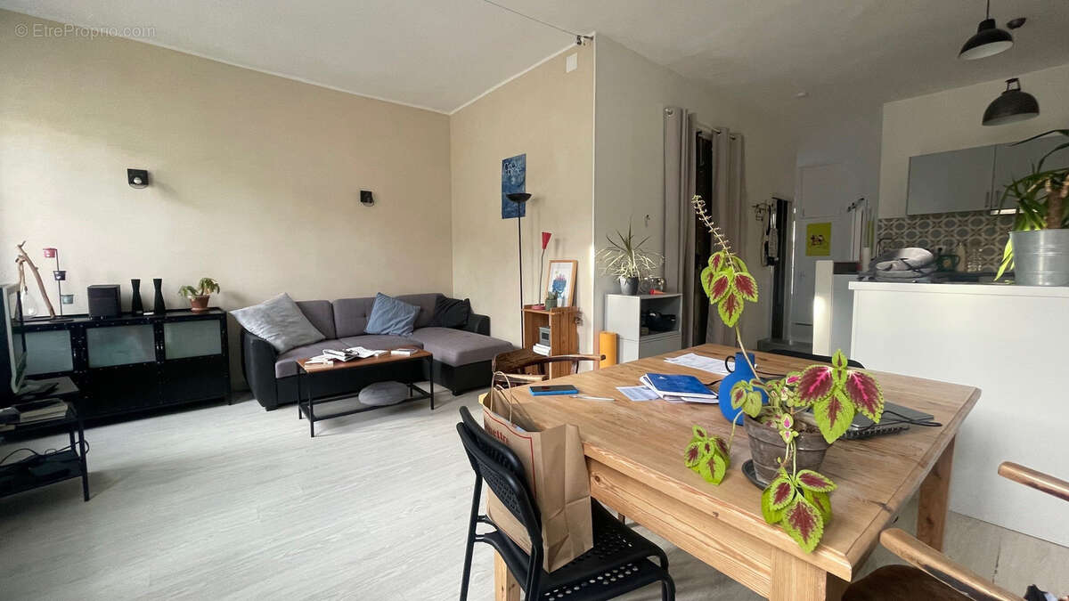 Appartement à MARSEILLE-5E