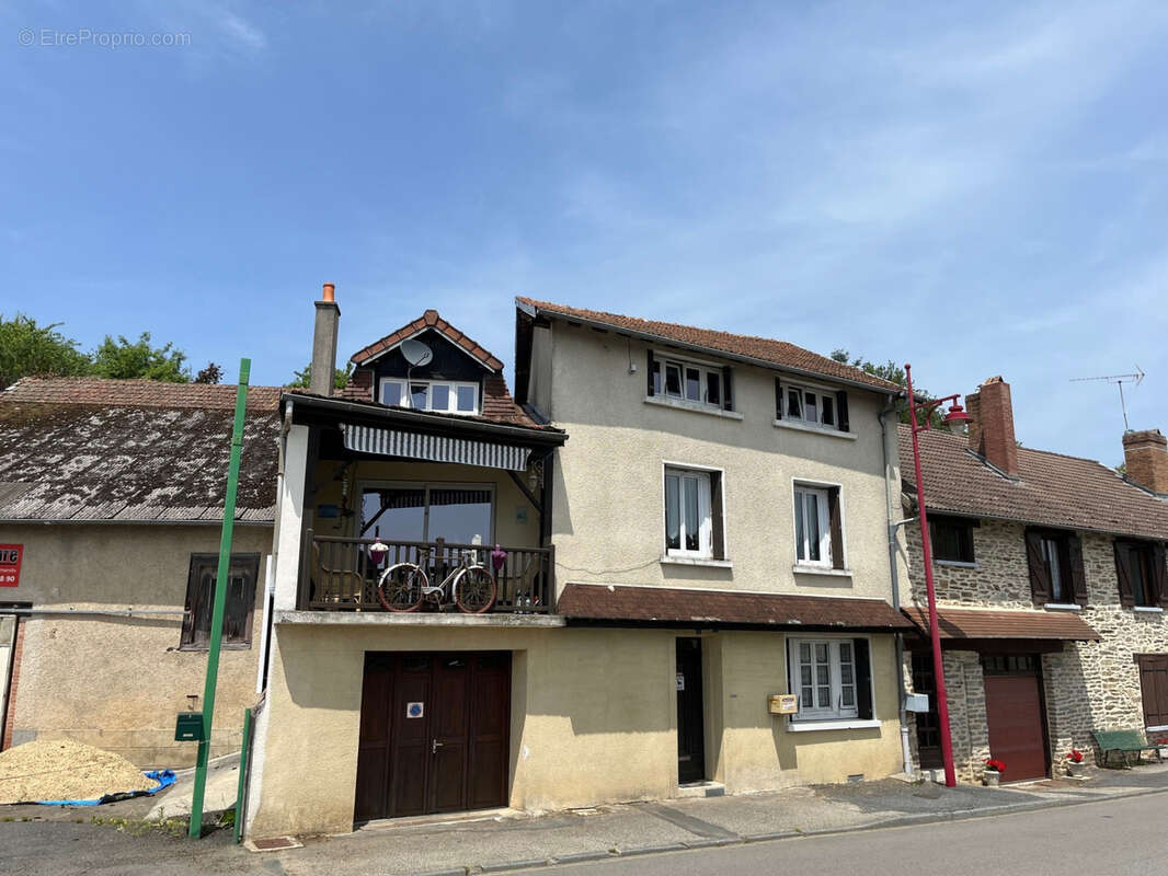 Maison à COUSSAC-BONNEVAL