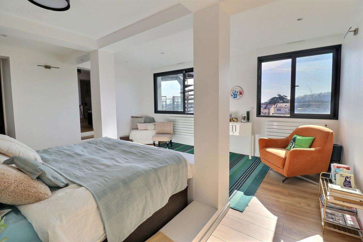 Maison à LE PLESSIS-ROBINSON