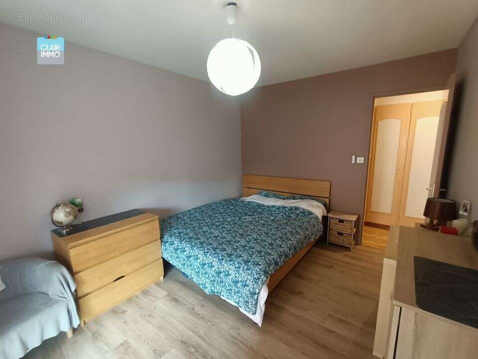 A MACON EN BOURGOGNE BEL APPARTEMENT 3 PIECES DE 84 M² AVEC - Appartement à MACON