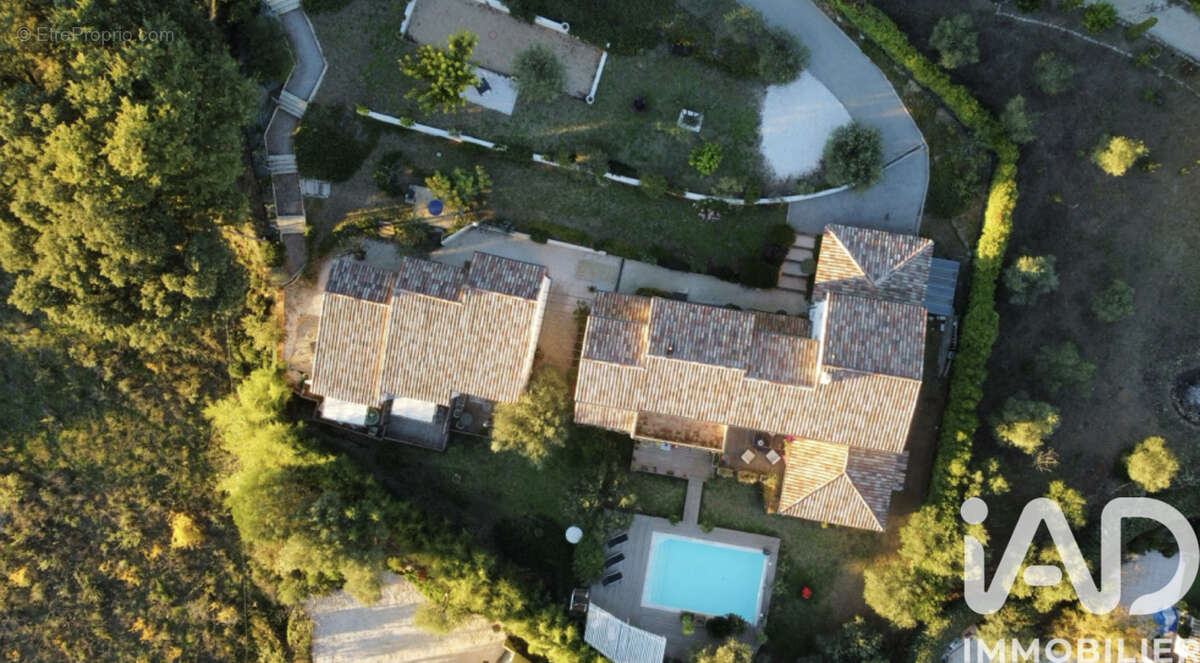 Photo 2 - Maison à LA GARDE-FREINET