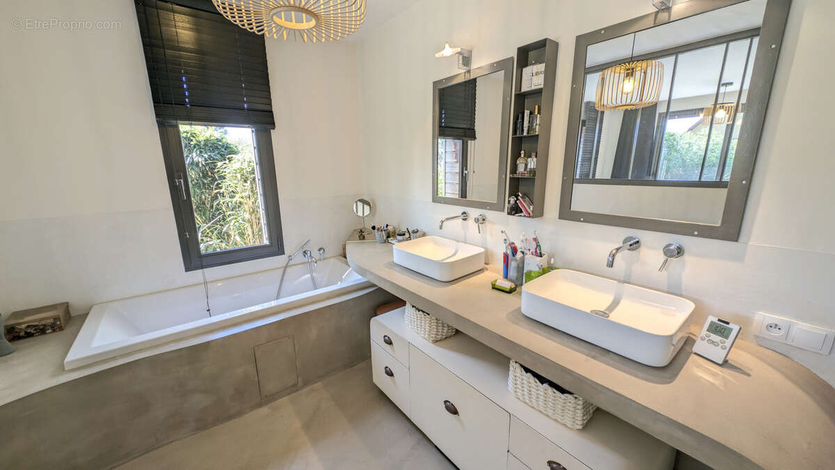 Maison à SAINT-QUENTIN-EN-TOURMONT