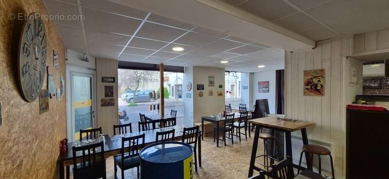 Commerce à AIGUEPERSE