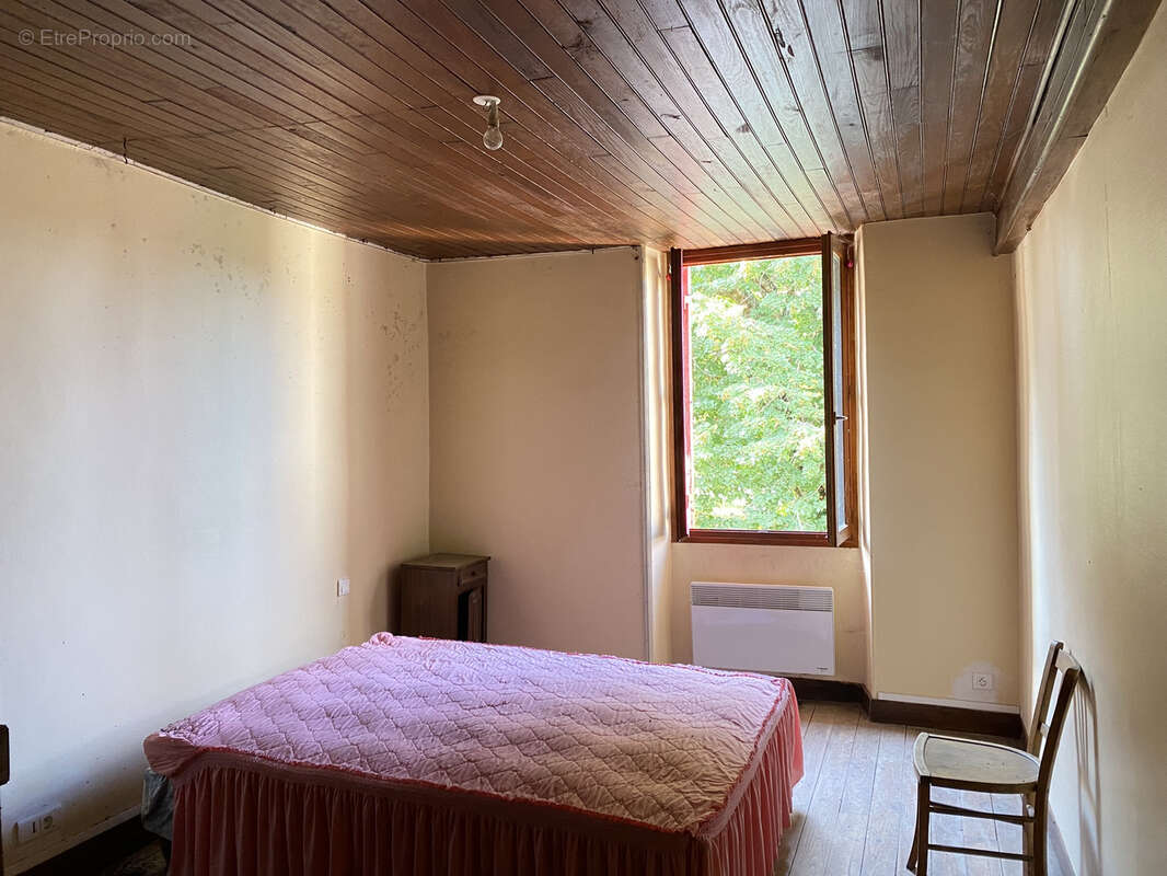 Maison à CHAMPAGNAC-DE-BELAIR