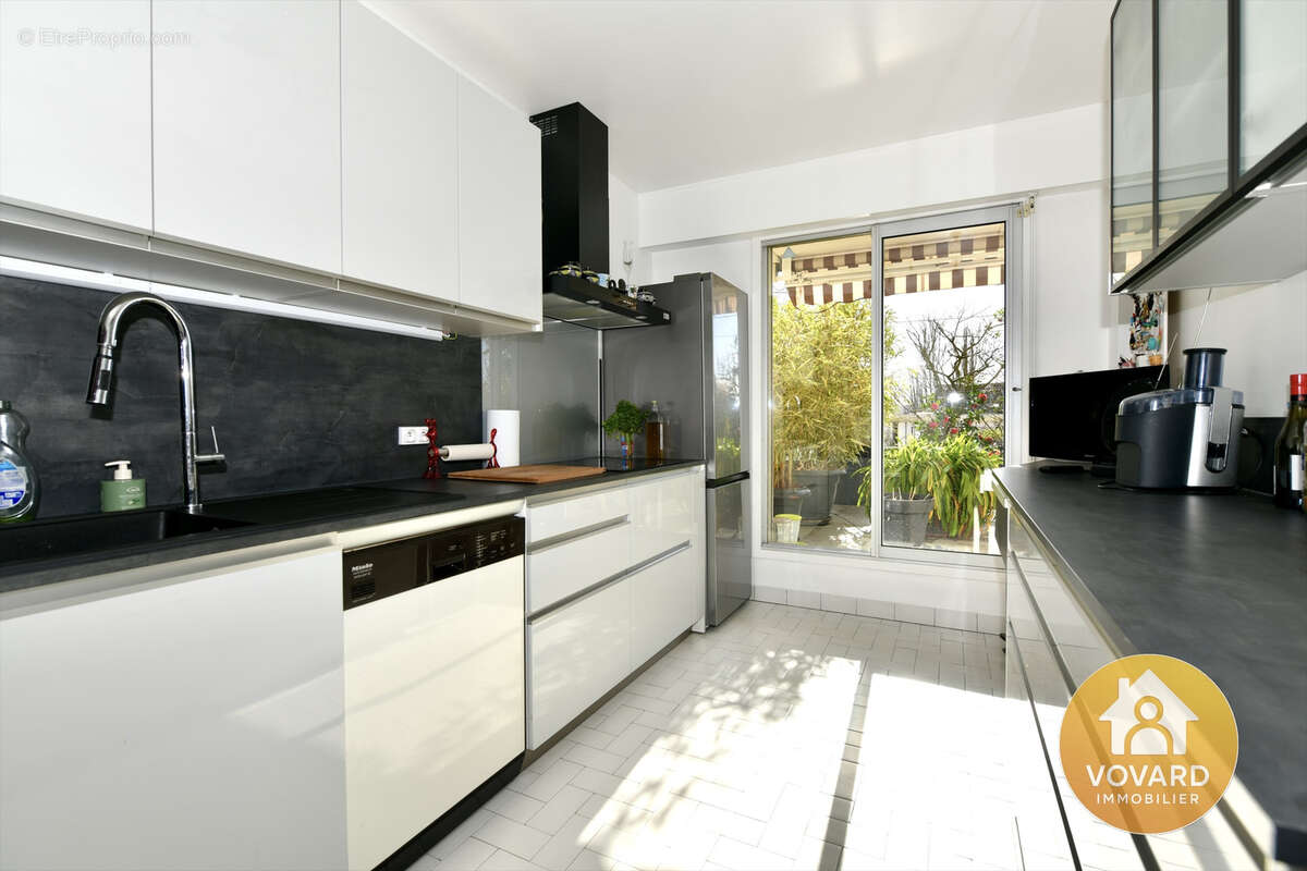 F5 - 3 chambres  de 117 m2 avec terrasse de 74 m2 - photo 4