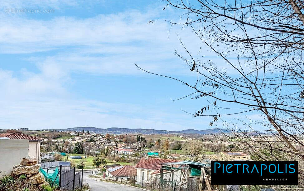 Maison à MONTMELAS-SAINT-SORLIN