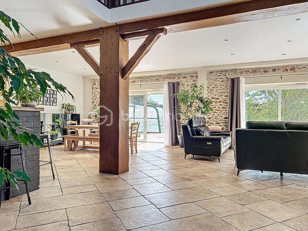 Maison à OZOUER-LE-VOULGIS