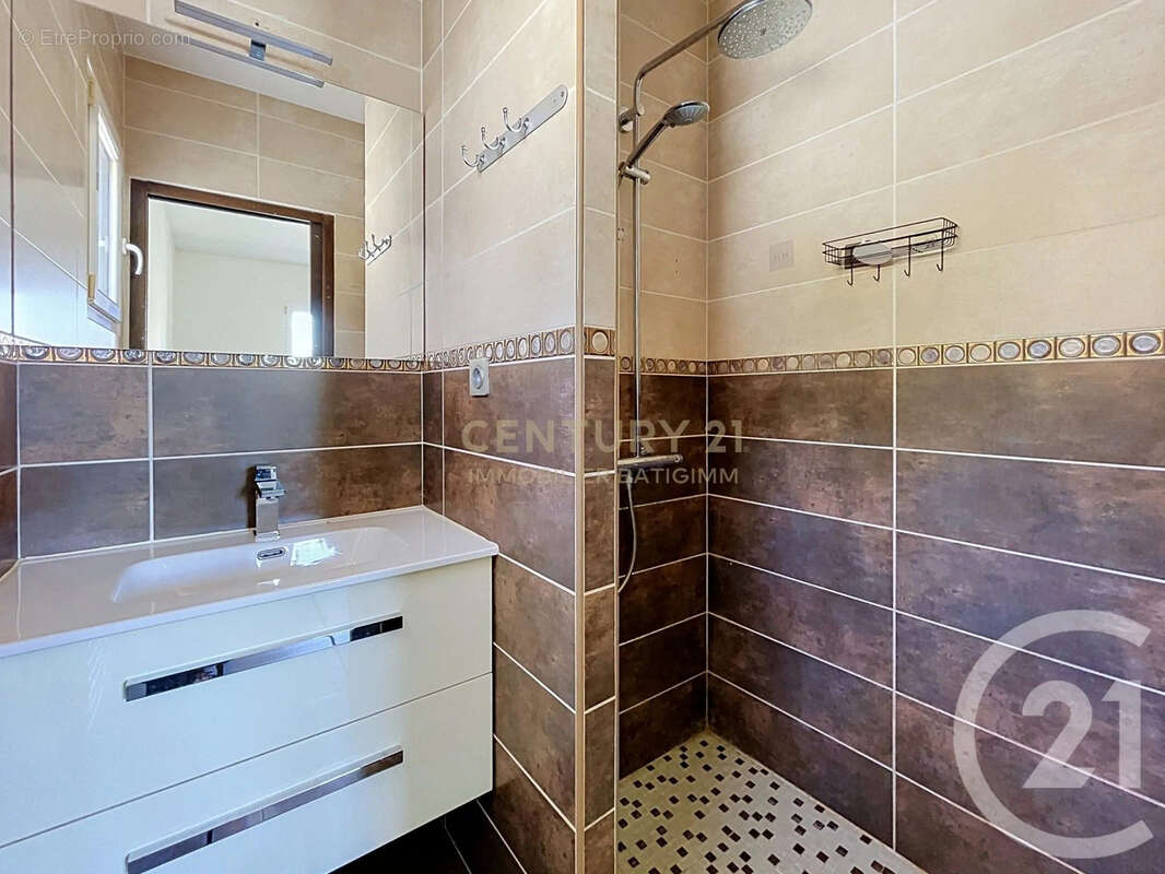 Maison 179 m² à Saint-Clair-De-La-Tour  - photo 7