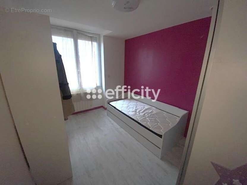 Maison à SAINT-JUST-MALMONT