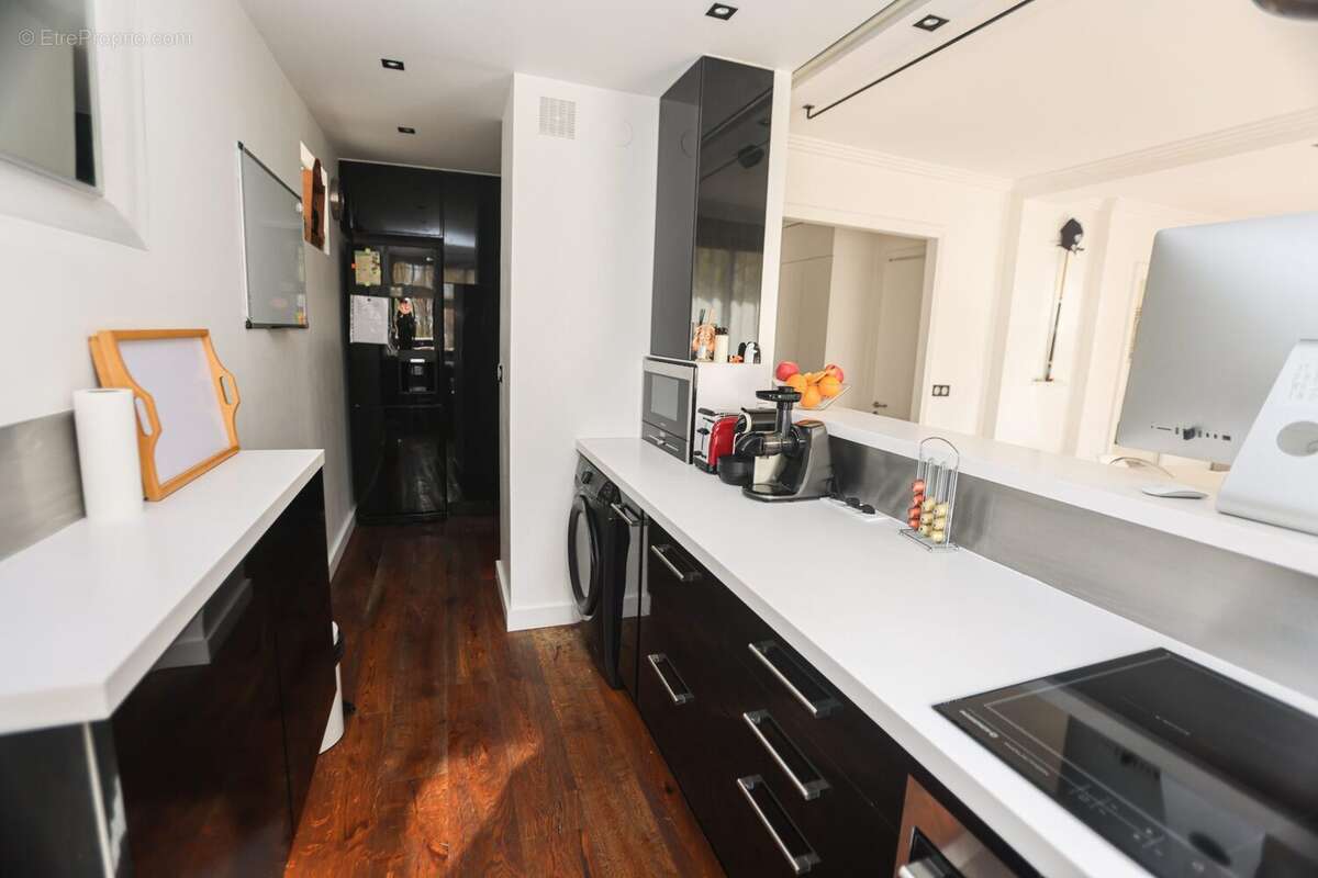 Appartement à NEUILLY-SUR-SEINE