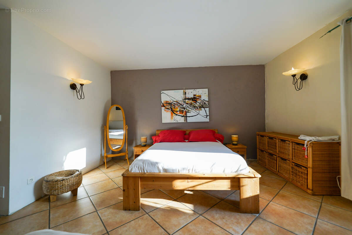 Maison à CASTANET-LE-HAUT