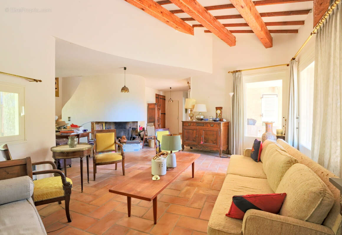 Maison à LE REVEST-LES-EAUX