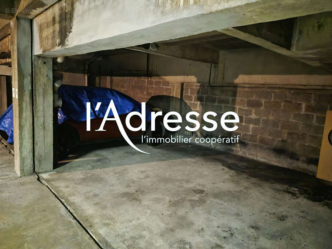 Parking à PARIS-12E