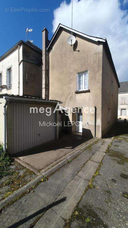 Maison à SAINT-OUEN-DES-TOITS