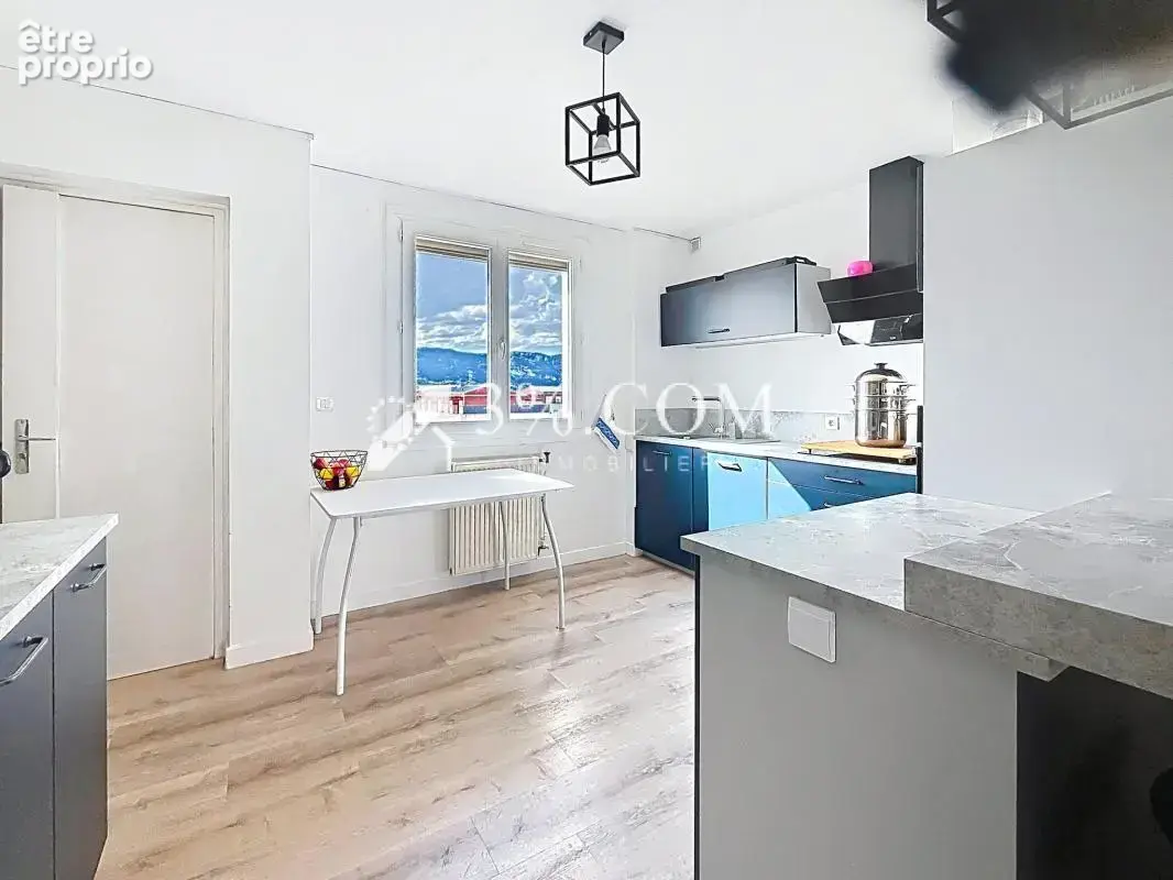 Appartement T3 vue Crussol: 74 m2 habitables avec balcon et - photo 3