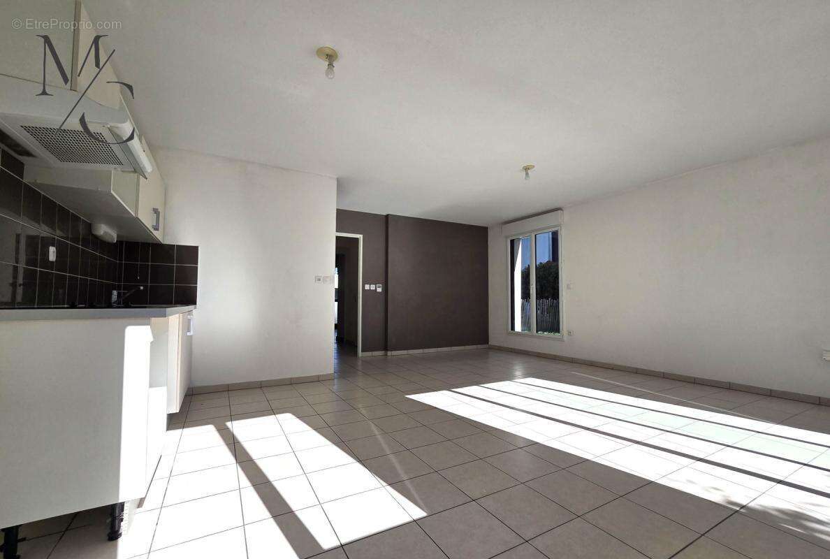 Appartement à BEAUZELLE