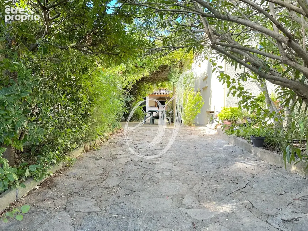 Villa de type 6, 5 chambres avec sous-sol, jardin & piscine - photo 4