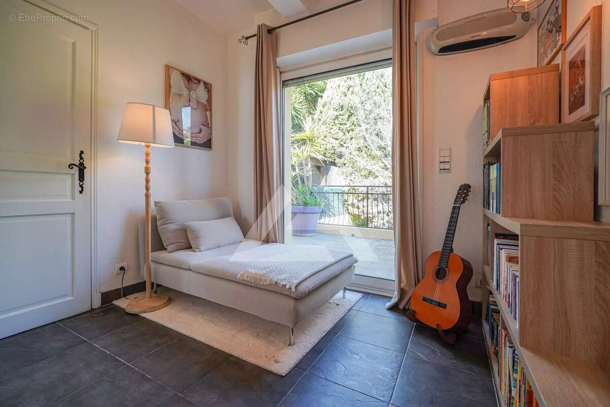Maison à EZE