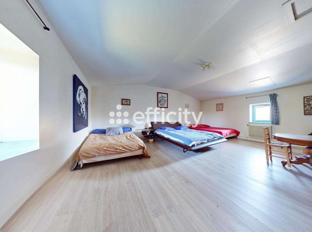 Maison à SAINT-DENIS-LES-BOURG