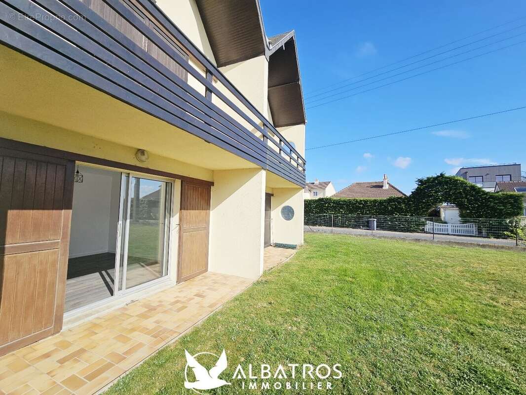 Appartement à COLLEVILLE-MONTGOMERY
