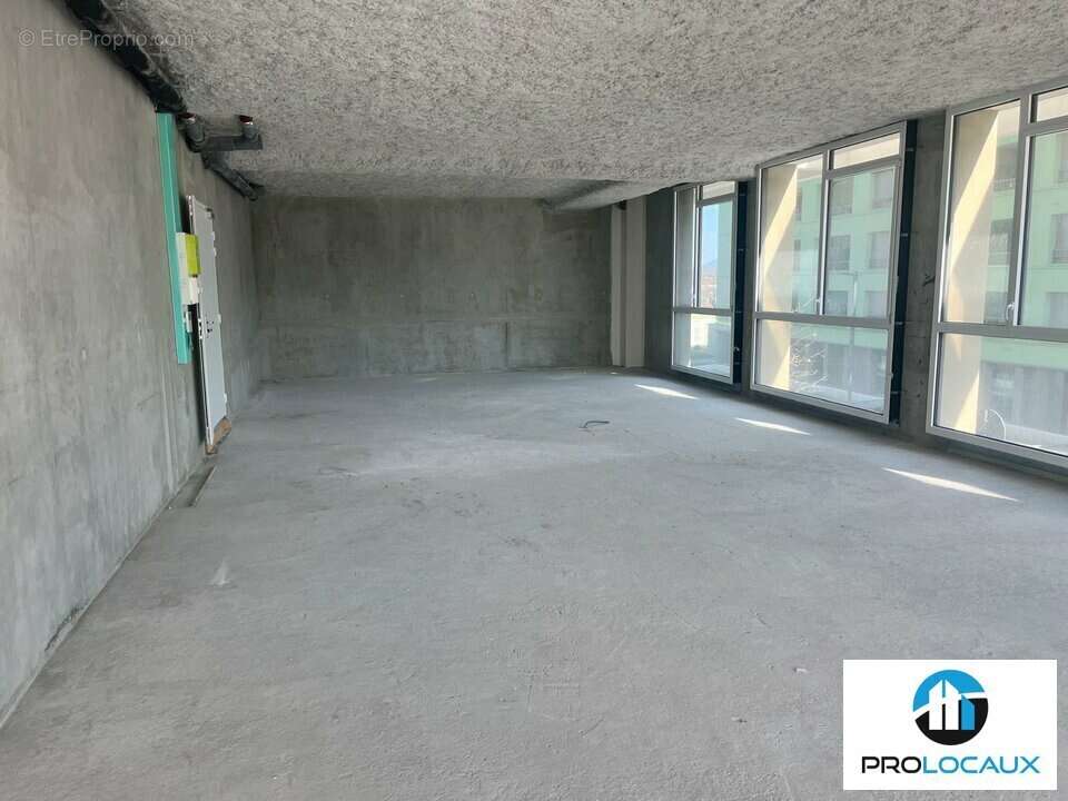 Commerce à LE PONT-DE-CLAIX