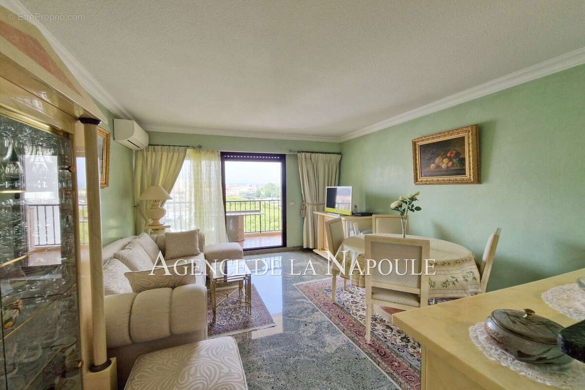 Appartement à MANDELIEU-LA-NAPOULE