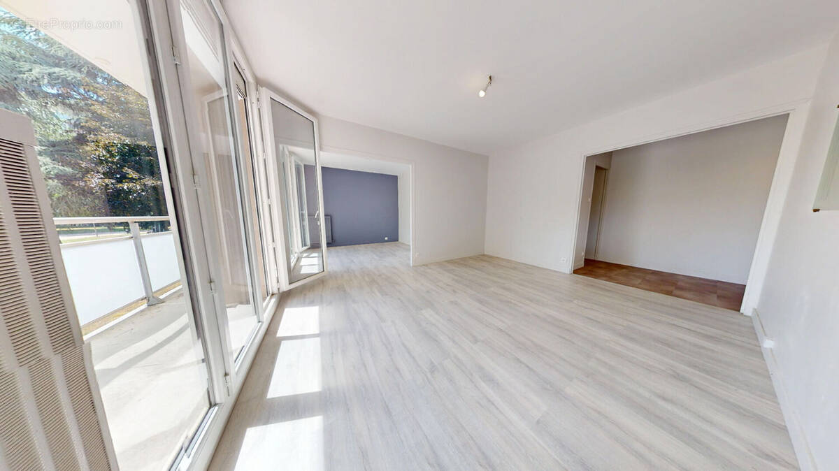 Appartement à SAINT-MARTIN-D'HERES